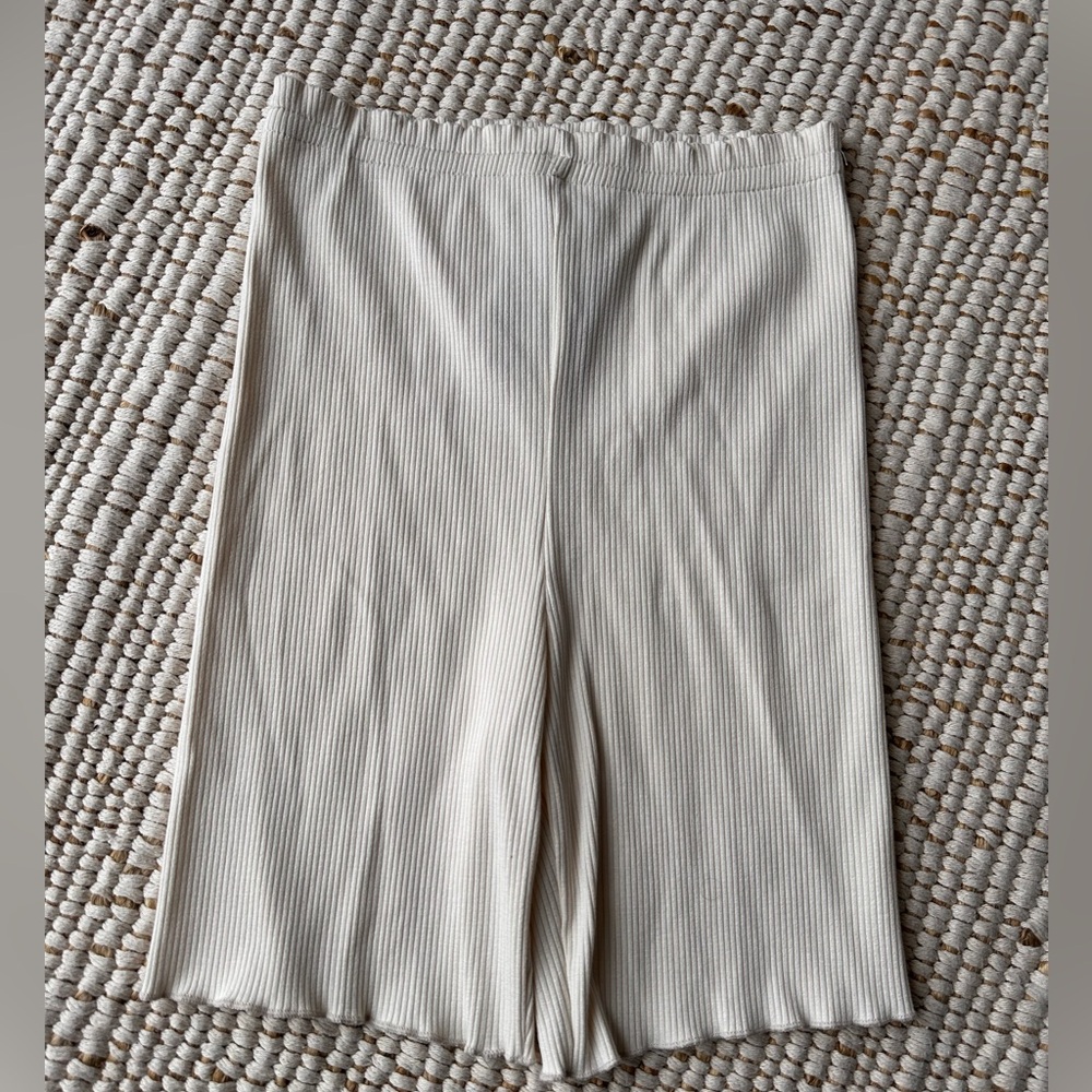 Pretty off-white biker shorts